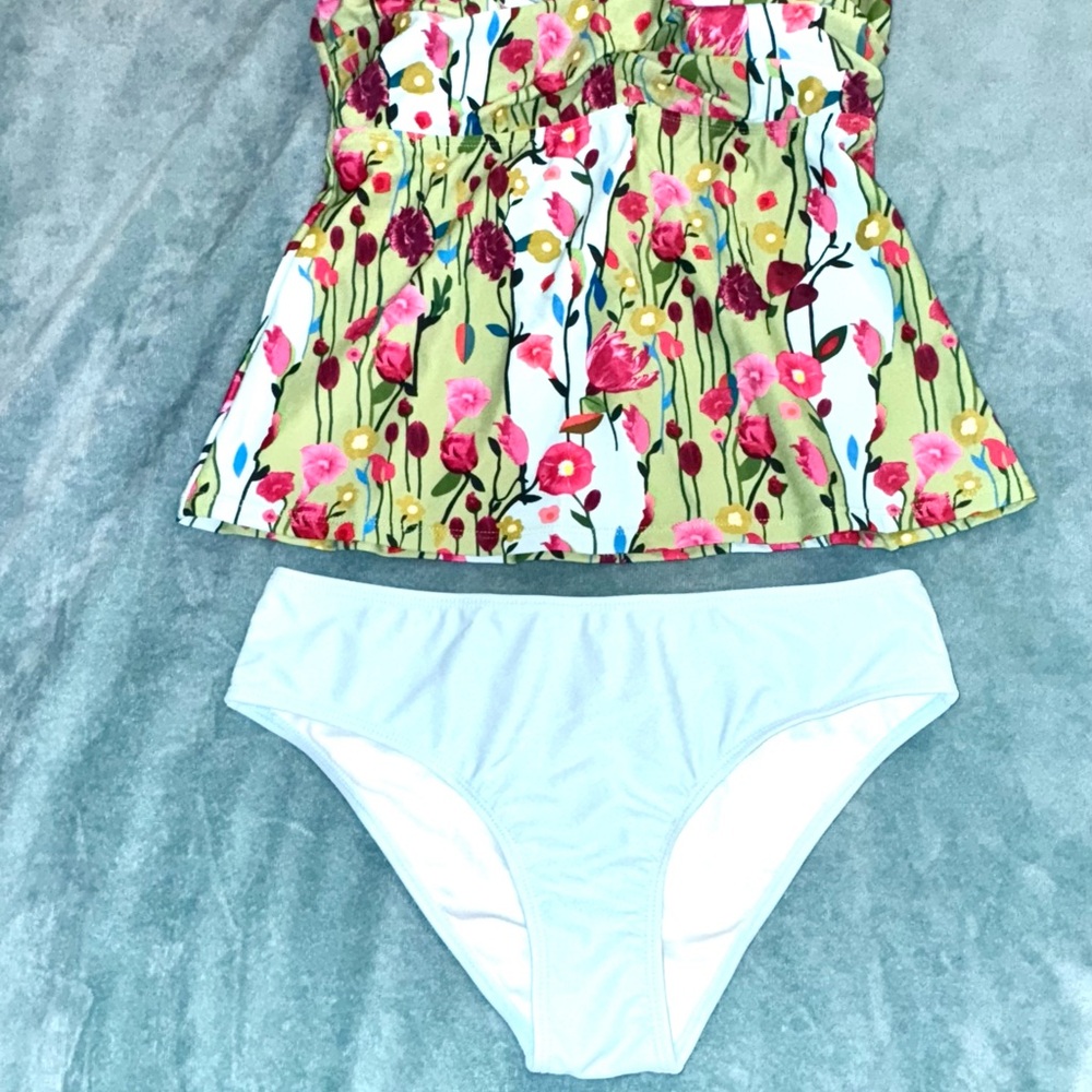 Floral Tankini Top with Mint Bottoms Size Medium Never Worn